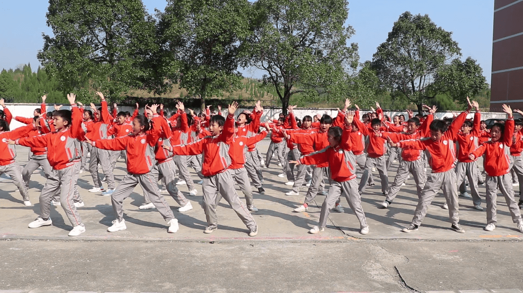 幸福学校，跑操舞蹈的活力之旅