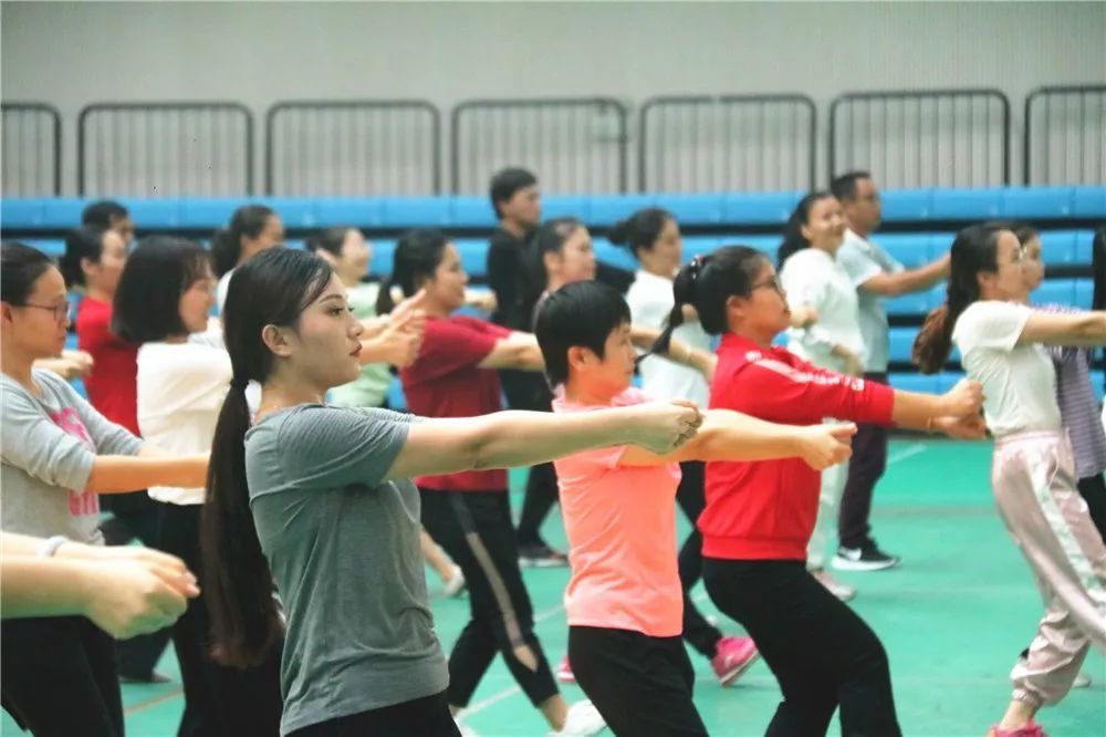 陵水成人舞蹈学校，舞动人生的艺术乐园