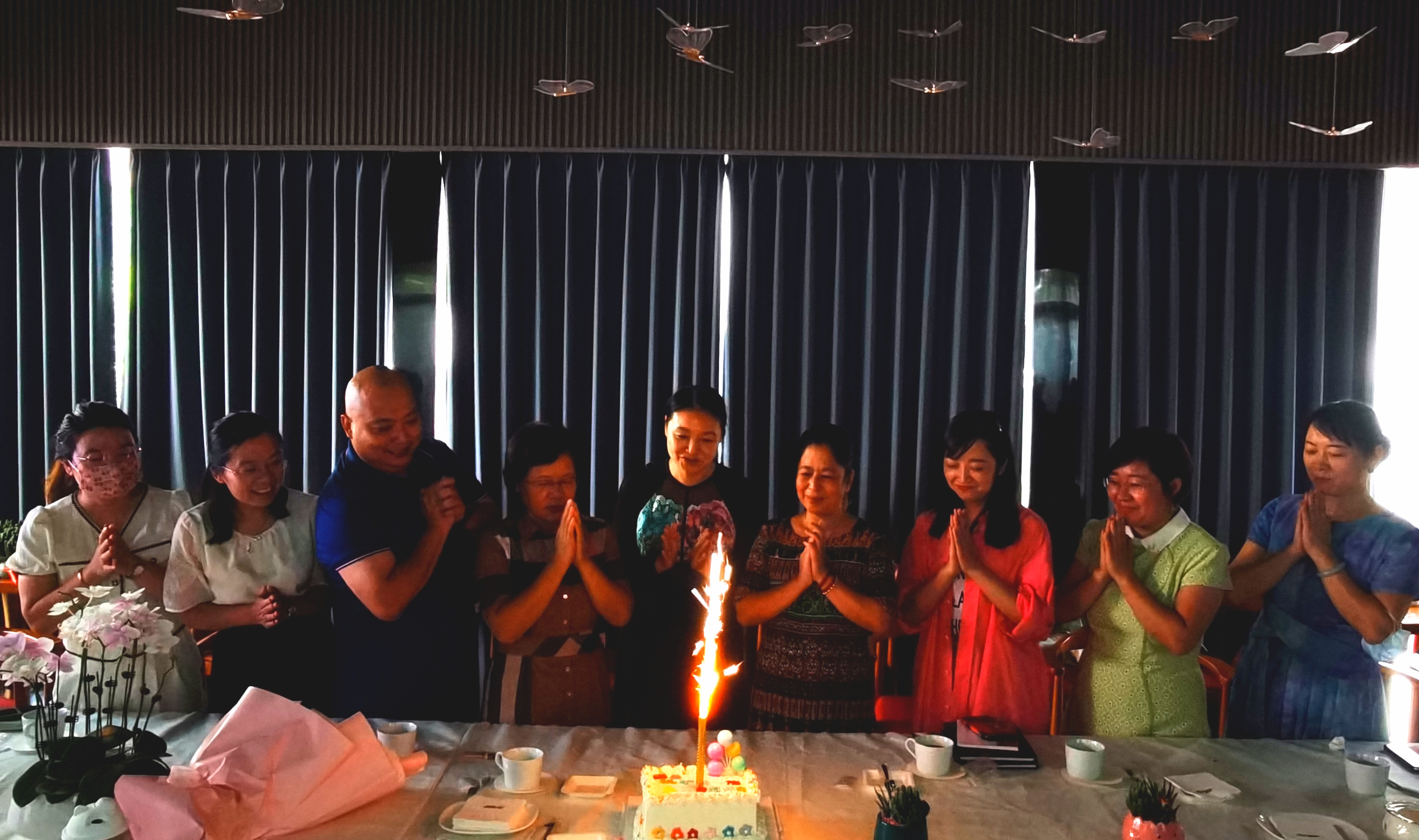 舞蹈学校集体生日宴会，舞动快乐，共庆成长时光